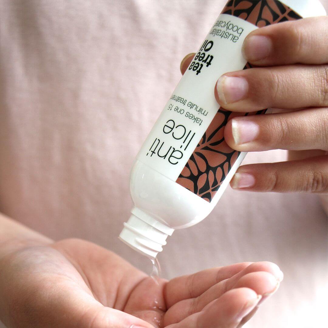2 Läuseprodukte, um Kopfläuse zu behandeln - Läusekur und vorbeugendes Läuseshampoo bei Problemen mit Läusen