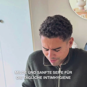 Intimseife für Männer – Sanfte Pflege für die tägliche Intimhygiene — Effektive Intimseife für Männer. Hilft, Reizungen und Unbehagen im Intimbereich zu lindern. Natürliche Inhaltsstoffe für eine gesunde und gepflegte Haut.
