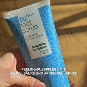 Fußpeeling mit Salicylsäure – gegen Hornhaut und trockene Haut — Salicylsäure Fußpeeling gegen raue, rissige Haut. Löst abgestorbene Zellen, pflegt und hinterlässt glatte, gepflegte Füße.