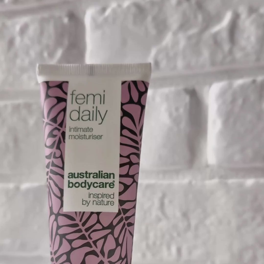 Video, das Australian Bodycare Femi Daily Intimgel und seine leichte, beruhigende Textur zeigt.