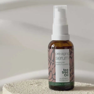 Pre-Aging Serum zur Vorbeugung von Alterserscheinungen — Anti-Falten-Gesichtsserum mit Hyaluronsäure, Peptiden & Koffein gegen Falten