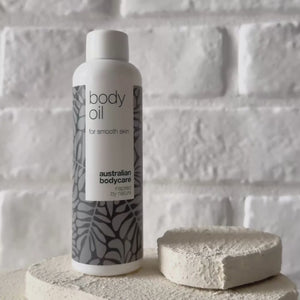 Body Oil reduziert Dehnungsstreifen, Narben und Pigmentflecken. Mit Mandelöl, Squalan und Vitamin E für eine hydratisierte, geschmeidige Haut.