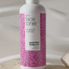 Gesichtstoner mit B12 und 7% Glycolic Acid für glatte Haut — Exfolierender Toner mit B12 und 7% Glycolic Acid für ein glattes, frisches Hautbild und natürliche Ausstrahlung.