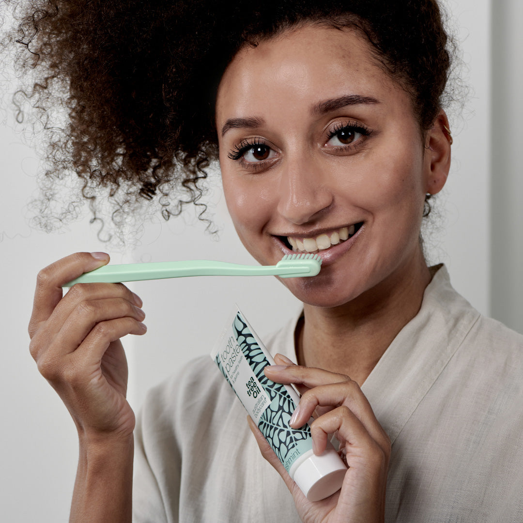 4 Produkte für eine gute Mundhygiene - Mundprodukte mit Teebaumöl bei Problemen an Zunge, Zähnen und Zahnfleisch