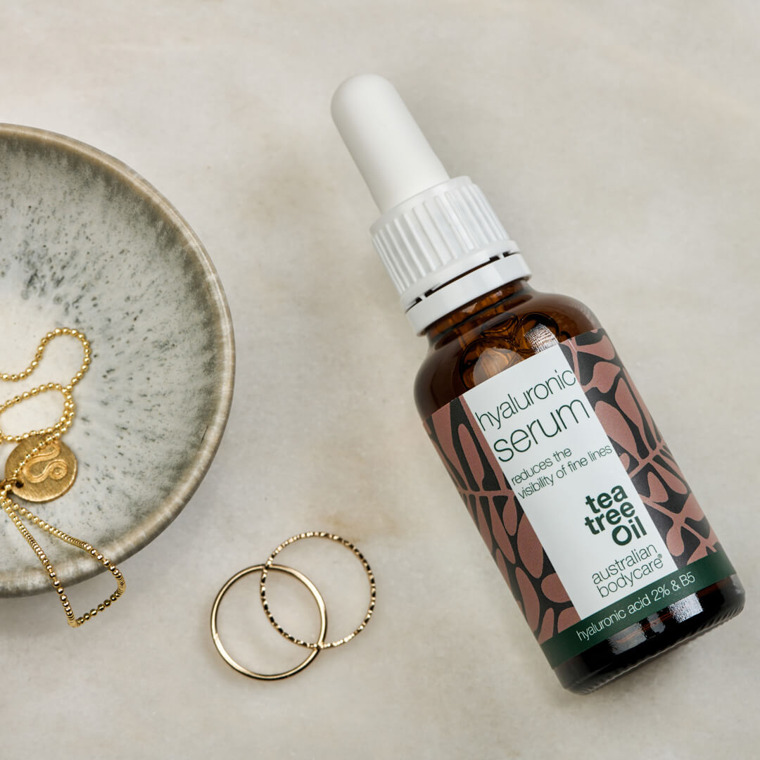 3 x Hyaluronsäure—Serum für strahlende Haut bei feinen Linien — Mit Hyaluronsäure 2 % und Vitamin B5 bei feinen Linien und Falten